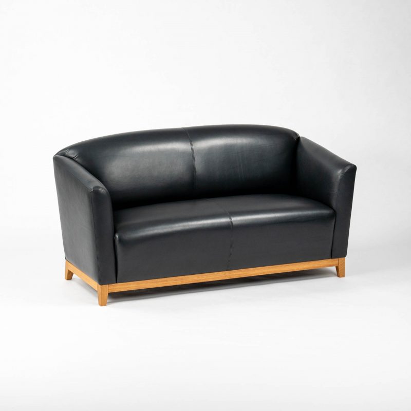 SINN Living · Polstermöbel in Perfektion · Produktion in Stemwede-Haldem · Langlebige Sofas und Sitzmöbel · SOFA 165 OLIVETREE BLACK